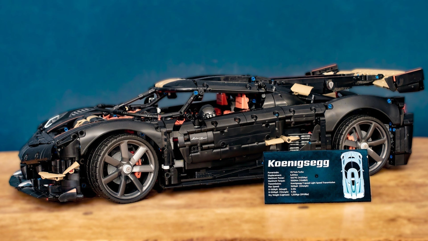 Megacar Koenigsegg Sadair's Spear: ingeniería y velocidad en LEGO® Technic