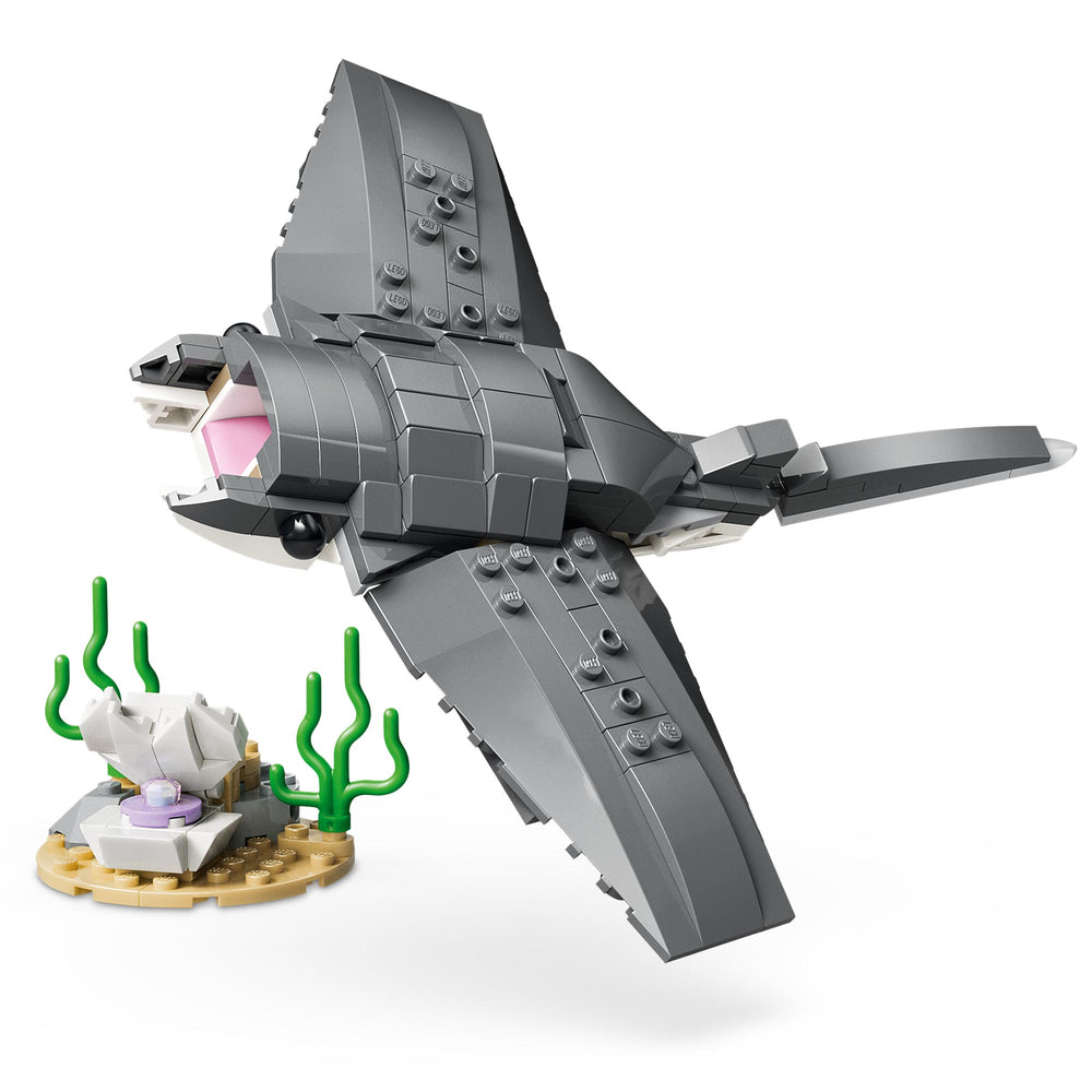 Feroz Tiburón con Cofre del Tesoro