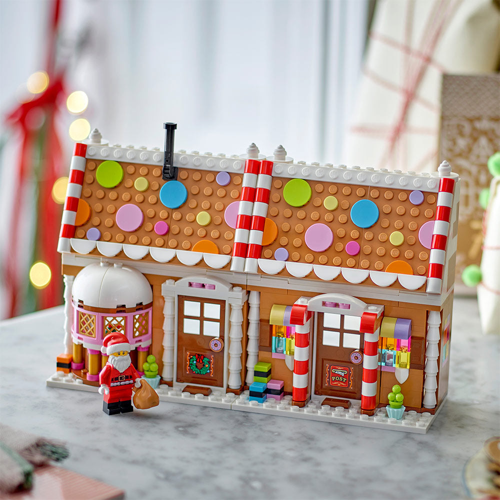 Casa de Galleta de Jengibre Festiva