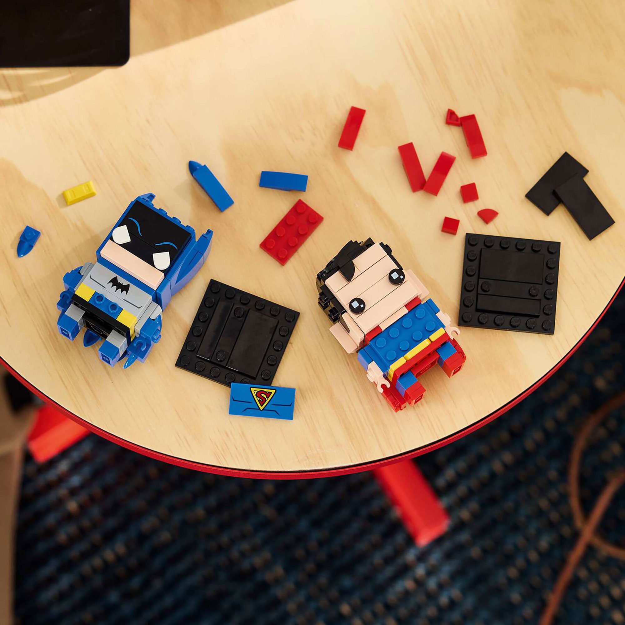 Figuras de Superman™ y Batman™ de la Edad de Oro