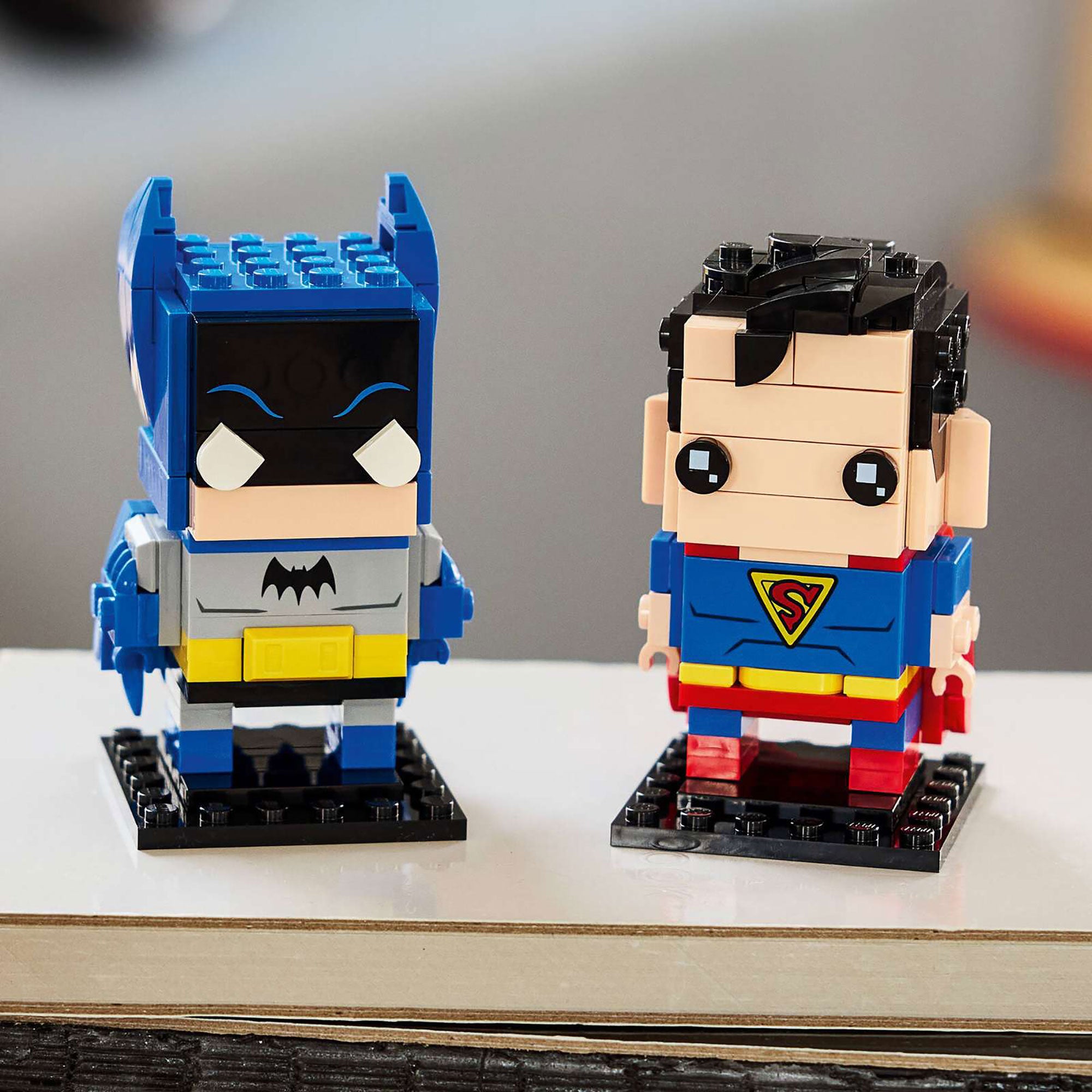 Figuras de Superman™ y Batman™ de la Edad de Oro