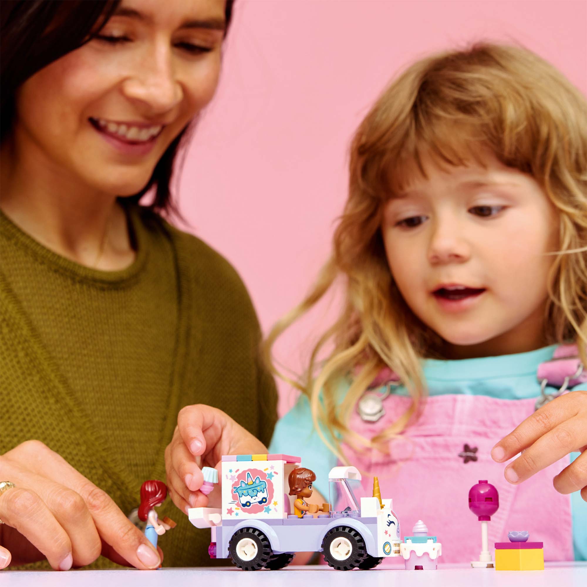 Auto-Unicornio de Reparto de Pasteles