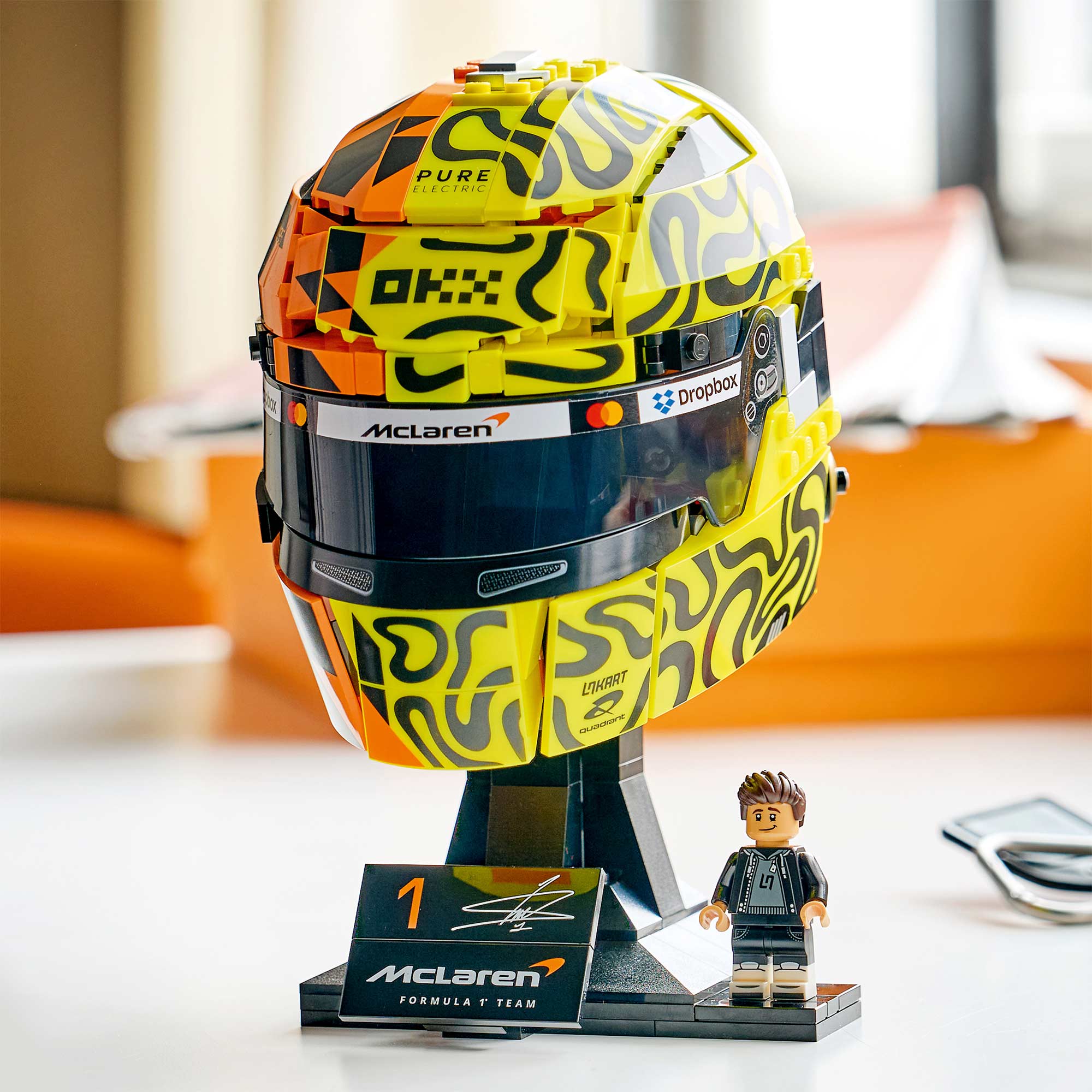 McLaren Mastercard F1® Team: Casco de Lando Norris