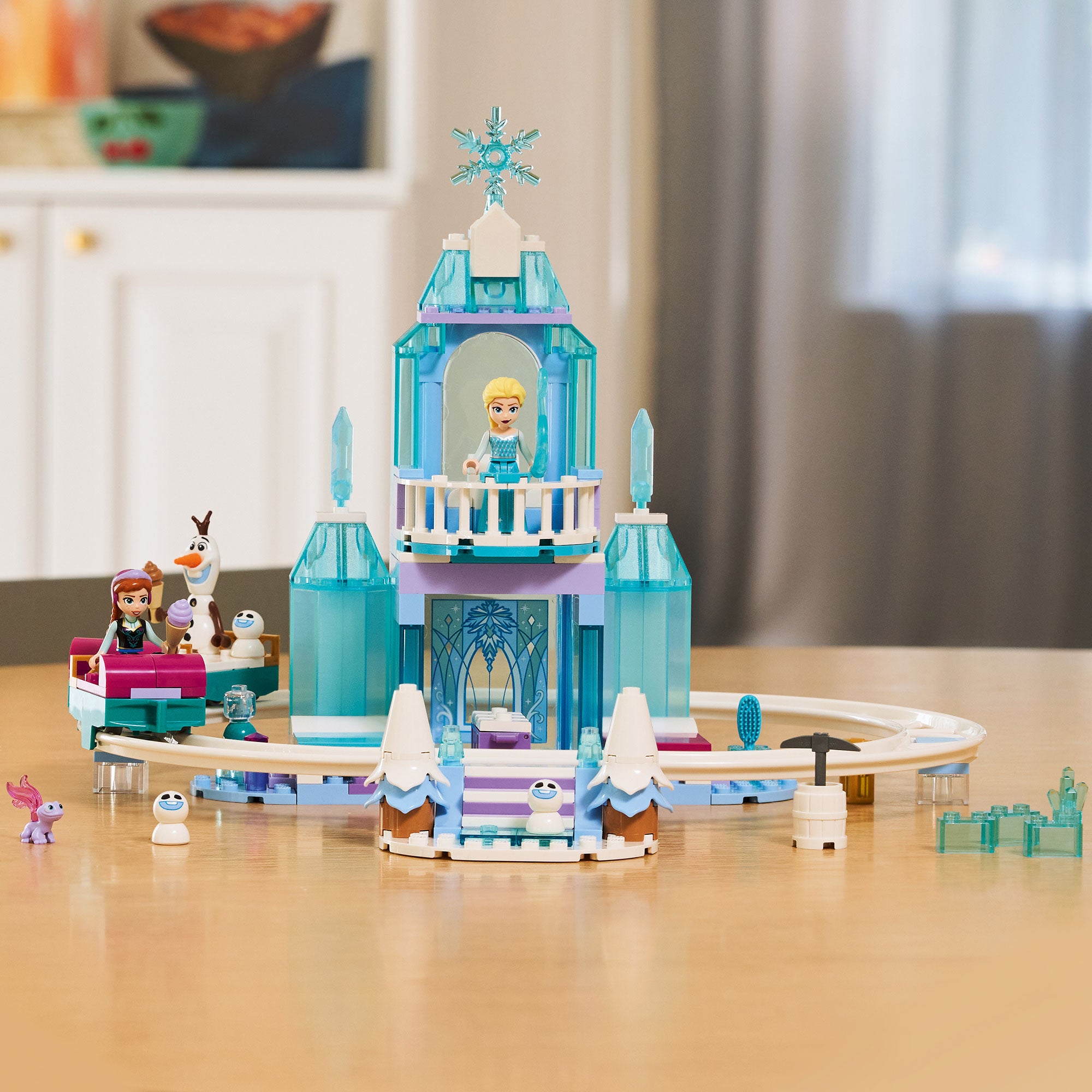 Castillo de Hielo de Elsa y Aventura en la Nieve