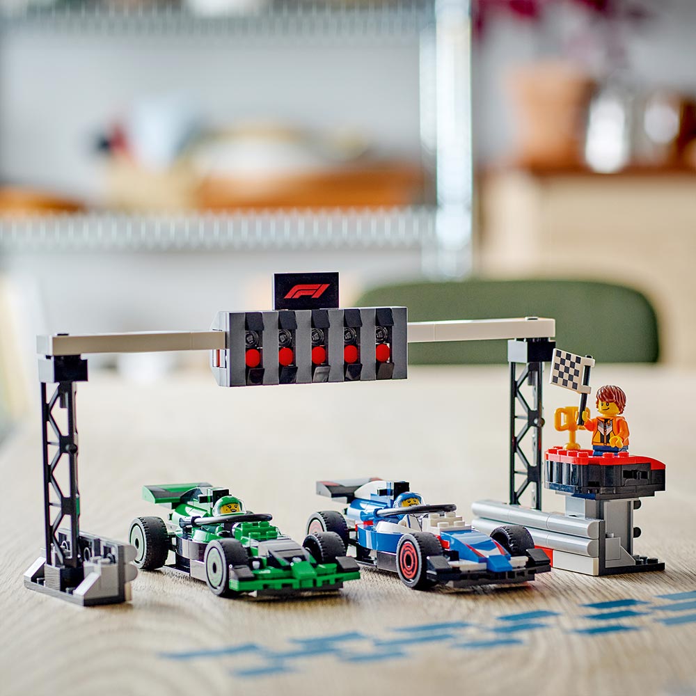 Parrilla de F1® con Autos de Carreras VCARB y Sauber