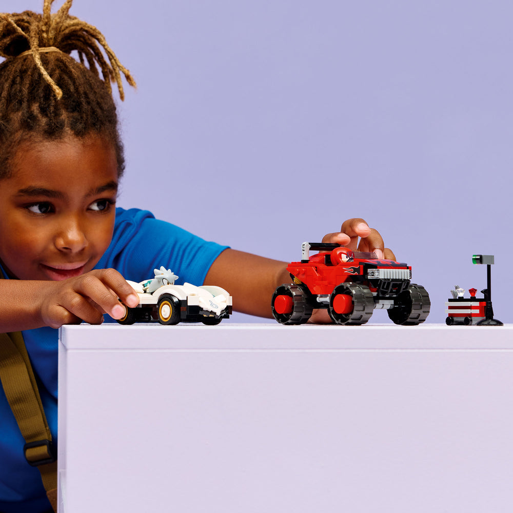 Auto de Silver vs. Monster Truck de Knuckles