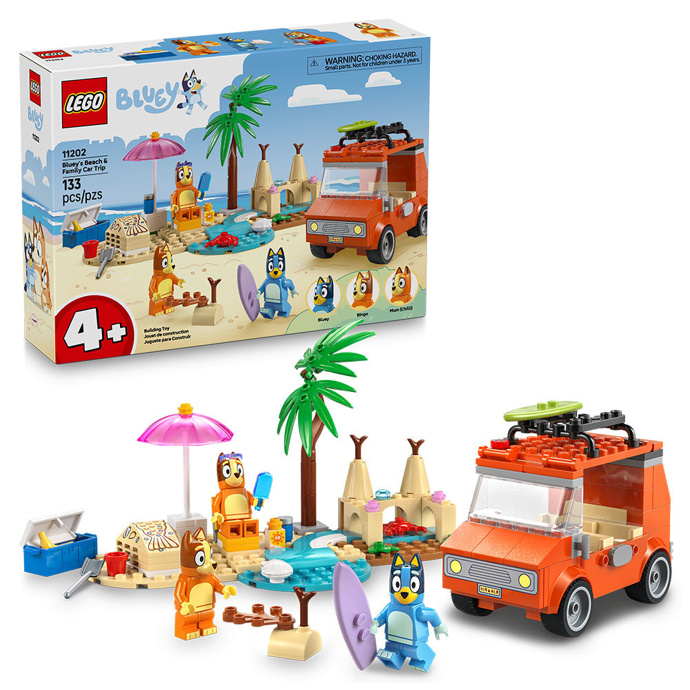 Disfruta de un día de playa lleno de diversión con Bluey, Bingo y Mamá. Este set LEGO® para niños a partir de 4 años incluye vehículo, castillo de arena, palmera, sombrilla, tumbona y minifiguras. Perfecto para estimular la creatividad, el juego imaginativo y las habilidades de resolución de problemas mientras los peques recrean aventuras veraniegas inspiradas en la serie Bluey.