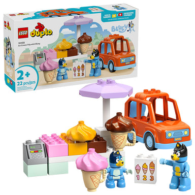 Un set LEGO® DUPLO® para preescolares a partir de 2 años que combina juego imaginativo y aprendizaje. Incluye coche, puesto de helados, figuras de Bluey y Papá, bolas de helado y cucuruchos para apilar y clasificar. Perfecto para desarrollar motricidad fina, creatividad y habilidades de reconocimiento de colores mientras los niños recrean divertidas aventuras de la serie Bluey.