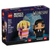 Figuras LEGO BrickHeadz de Merlina Addams y Enid Sinclair con base de exhibición inspiradas en la serie Merlina