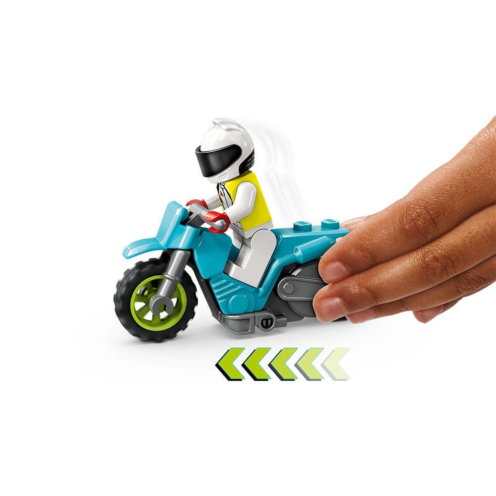 Desafío Acrobático: Camión y Anillos de Fuego