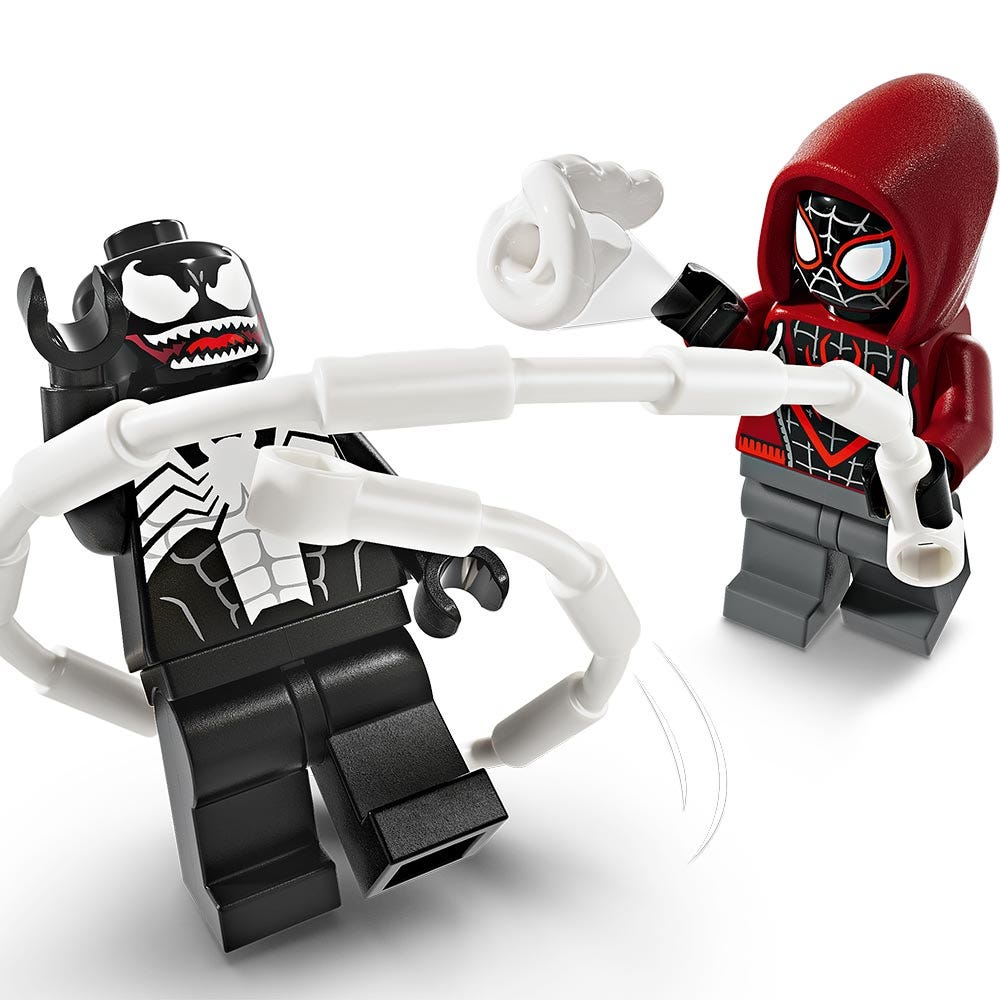 Mech Robótico de Venom vs. Miles Morales